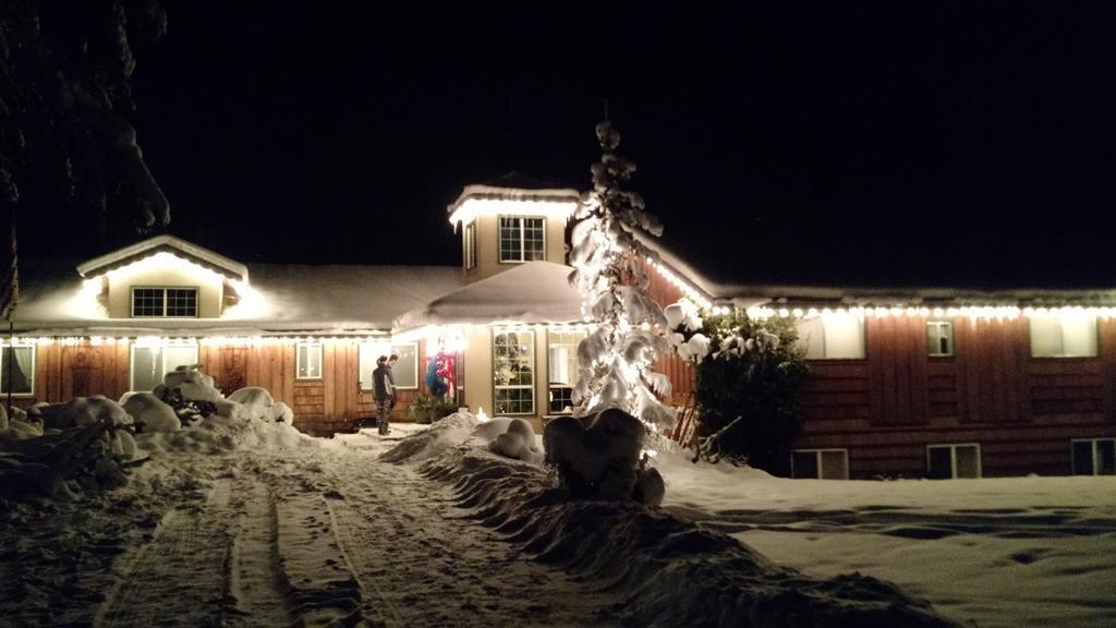 Mulvehill Creek Wilderness Inn And Wedding Chapel Revelstoke Exterior foto