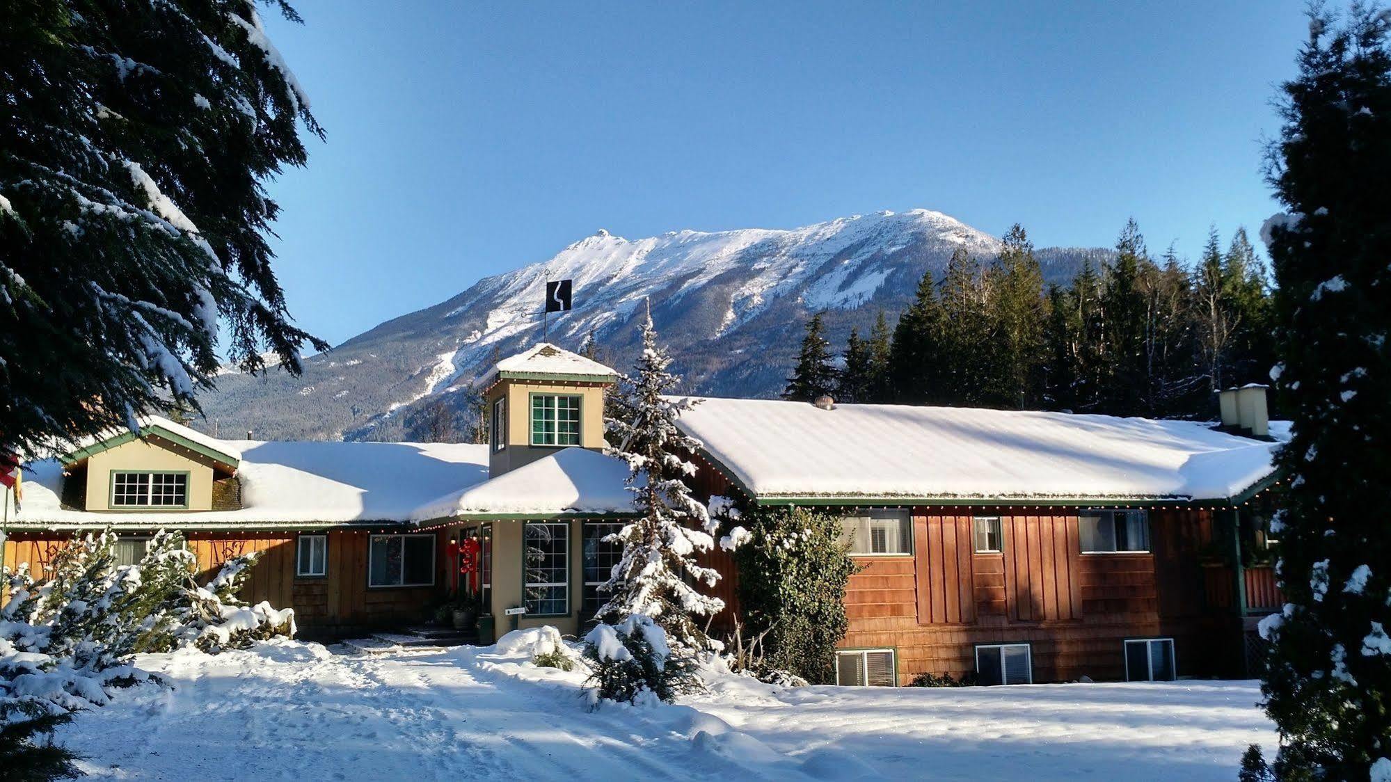 Mulvehill Creek Wilderness Inn And Wedding Chapel Revelstoke Exterior foto